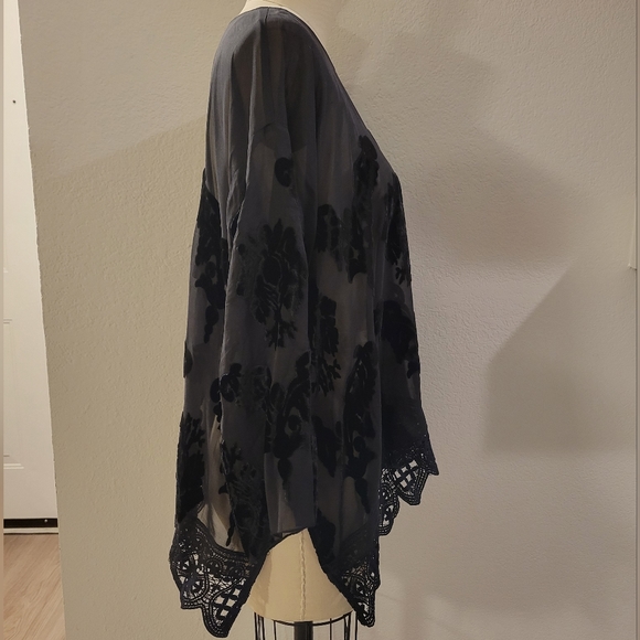 4 Love & Liberty Burnout Blouse - Picture 5 of 9